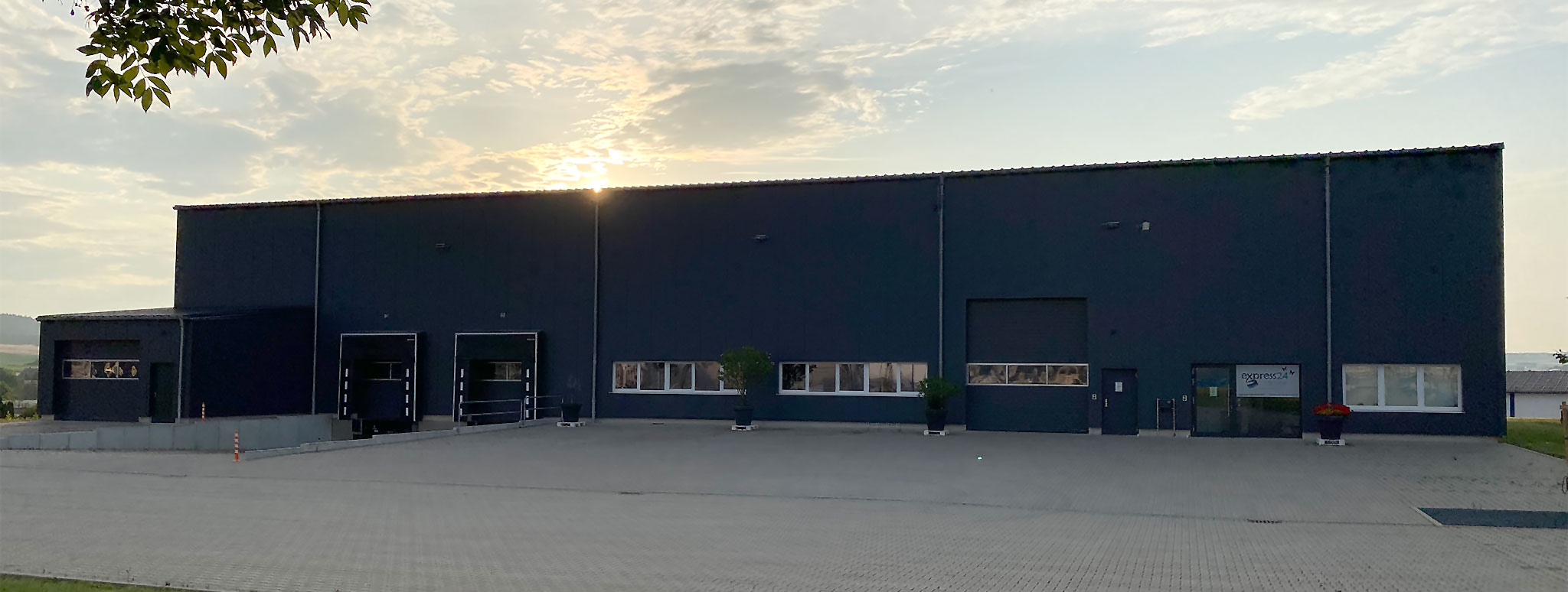 Fulfillment-Lagerhalle von express24-online im Technologiepark Fulda, Gesamtansicht